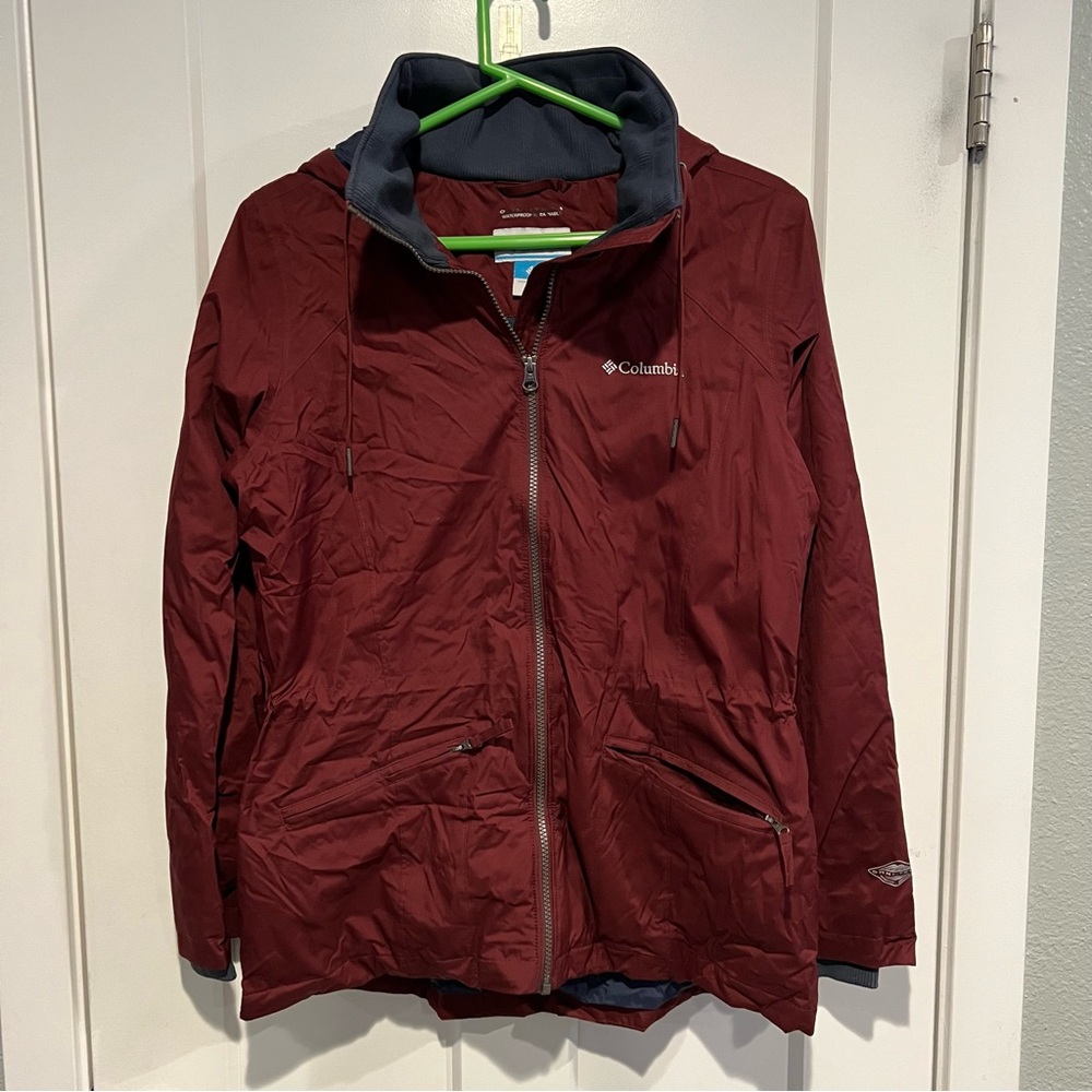 Women’s Columbia Hooded Bomber Omnitech Waterproof Jacket - Size M, Maroon